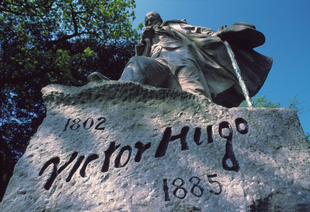 Statue de Victor Hugo à Hauteville House, sa maison de St Peter (GUERNESEY)